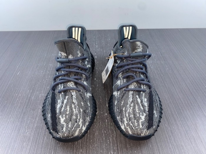 Yeezy Boost 350 V2 ID4811