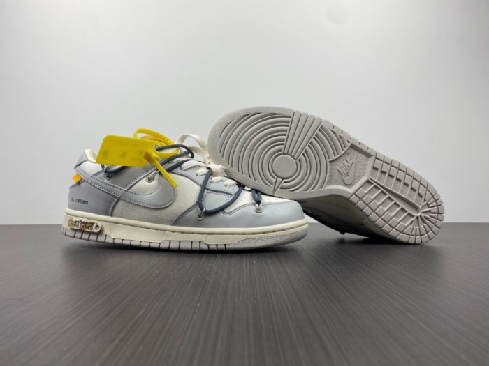 O*ff-W*hite x Nike Dunk Low