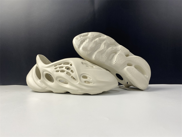 Yeezy Foam Runner Bone