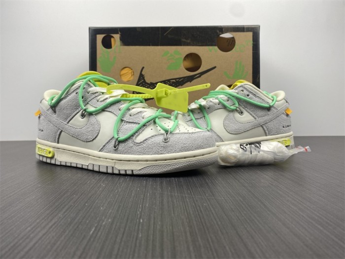O*ff-W*hite x Nike Dunk Low
