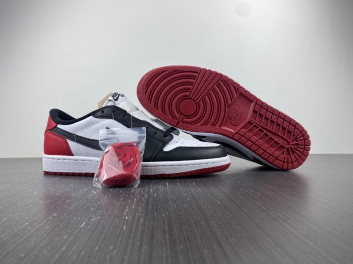 Air Jordan 1 OG High Black Toe 555088-125