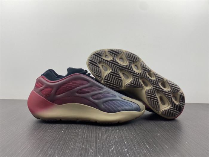 Yeezy Boost 700 V3 Fade Carbon GW1814