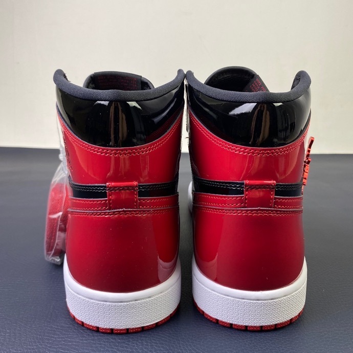 Air Jordan 1 High OG “Bred Patent” 555088-063