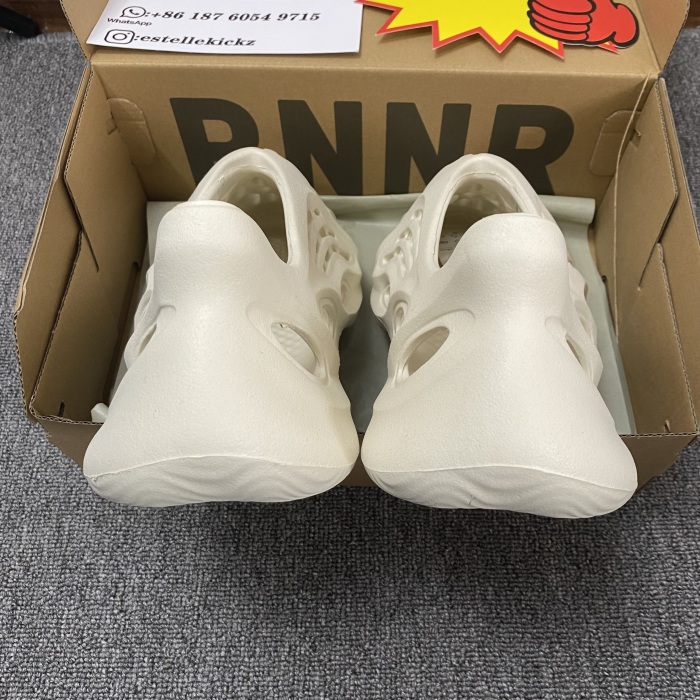 Yeezy Foam Runner Sand FY4567