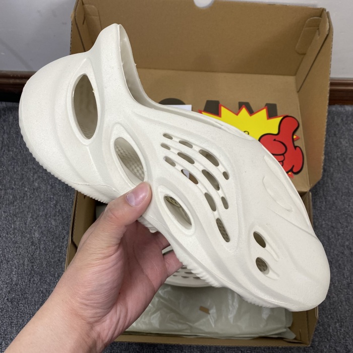 Yeezy Foam Runner Sand FY4567