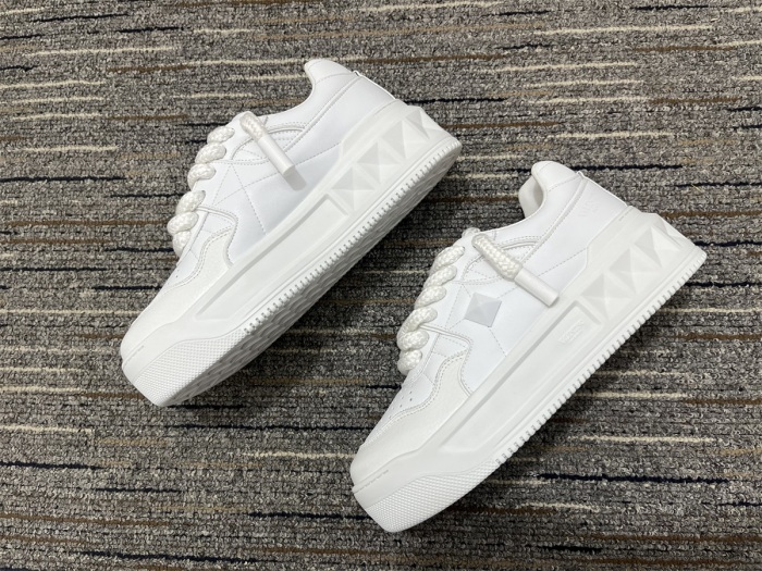 Men Women 𝑉*𝐴𝐿𝐸𝑁𝑇𝐼𝑁𝑂 Top Sneakers