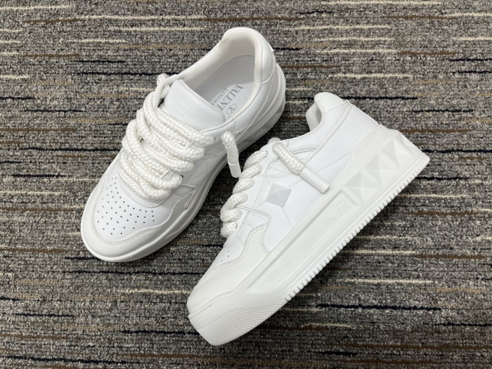 Men Women 𝑉*𝐴𝐿𝐸𝑁𝑇𝐼𝑁𝑂 Top Sneakers