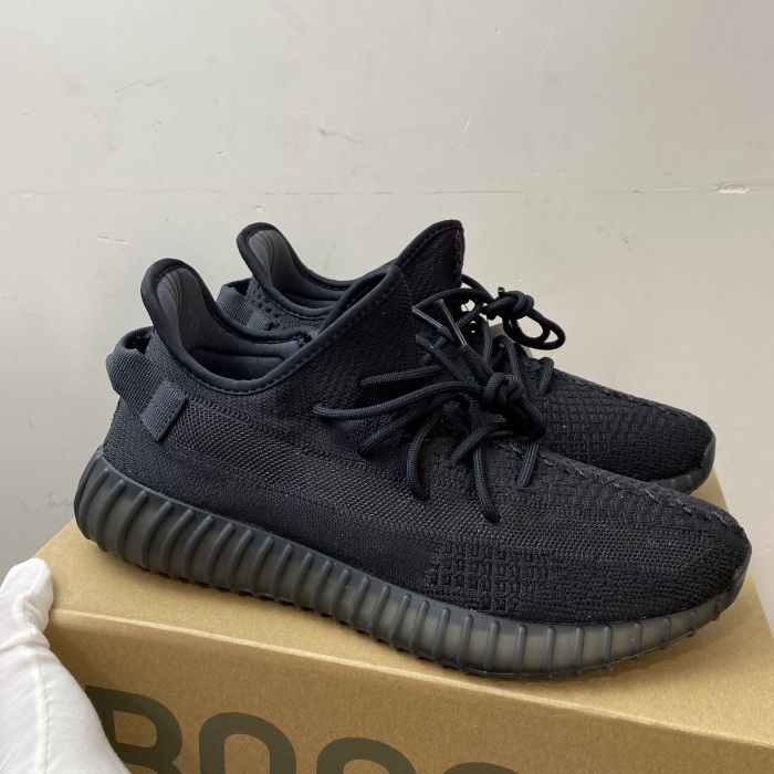 Yeezy Boost 350 V2 Onyx HQ4540