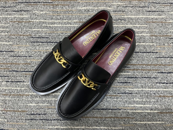 Women 𝑉*𝐴𝐿𝐸𝑁𝑇𝐼𝑁𝑂 Top Sneakers