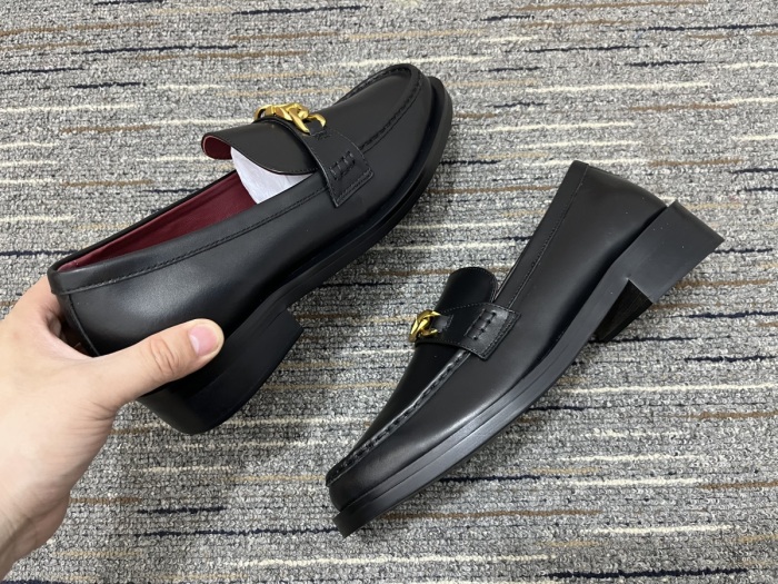Women 𝑉*𝐴𝐿𝐸𝑁𝑇𝐼𝑁𝑂 Top Sneakers