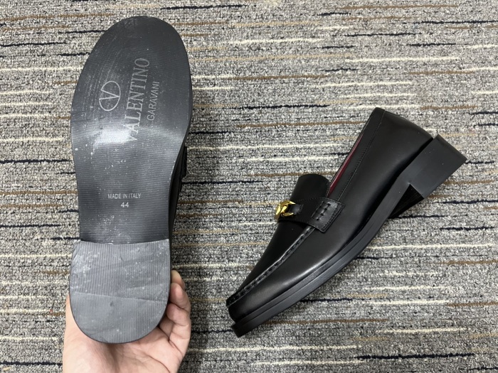 Women 𝑉*𝐴𝐿𝐸𝑁𝑇𝐼𝑁𝑂 Top Sneakers