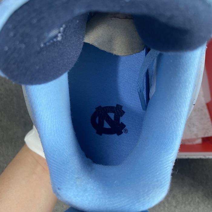 Air Jordan 4 Retro UNC PE   AJ4 1032070