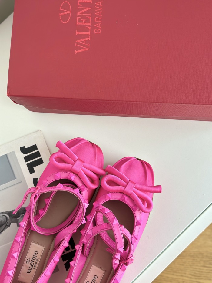 Women V*alentino Top Quality Sandals