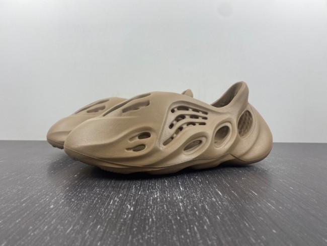 a*didas Yeezy Foam Runner “Flax”  GV6842
