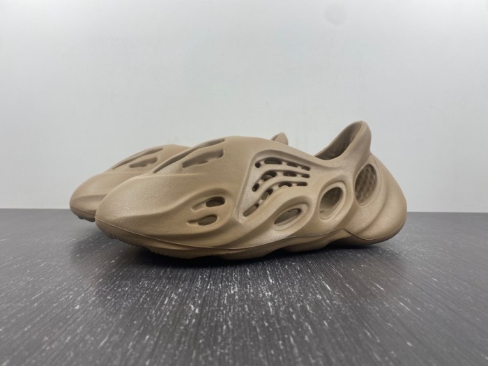 a*didas Yeezy Foam Runner “Flax”  GV6842