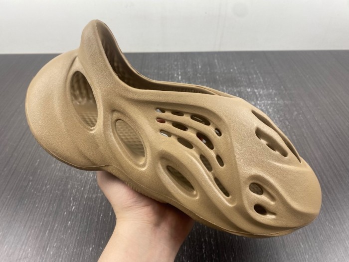 a*didas Yeezy Foam Runner “Flax”  GV6842