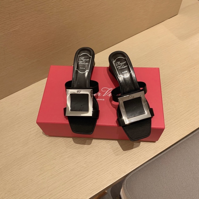 Women  R*oger V*ivier Top Sandals