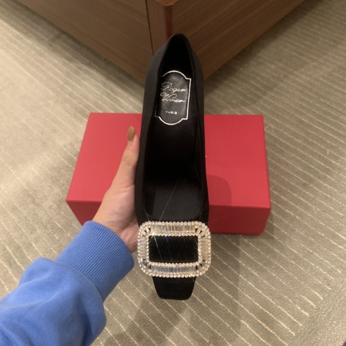 Women  R*oger V*ivier Top Sandals