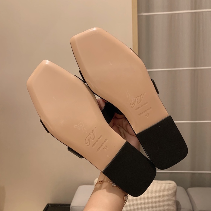 Women  R*oger V*ivier Top Sandals