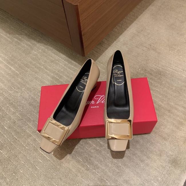 Women  R*oger V*ivier Top Sandals