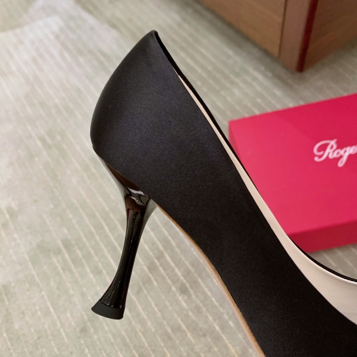 Women  R*oger V*ivier Top Sandals