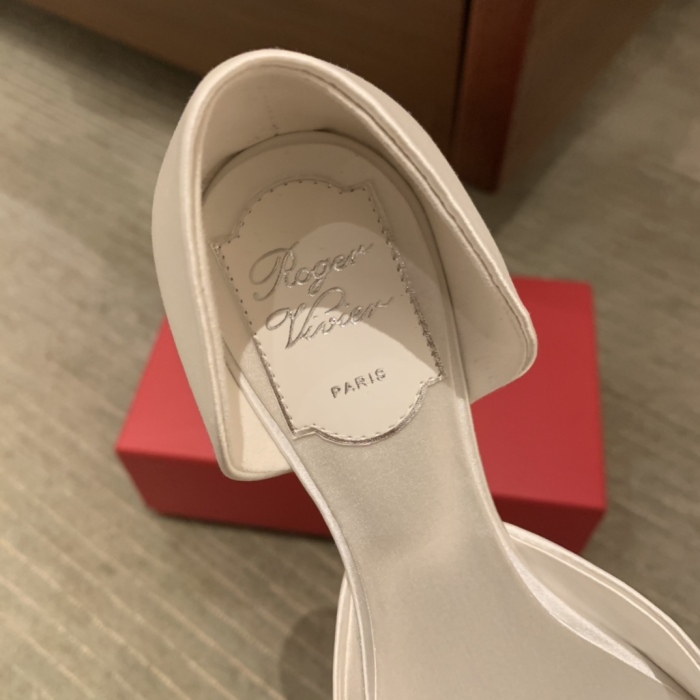 Women  R*oger V*ivier Top Sandals