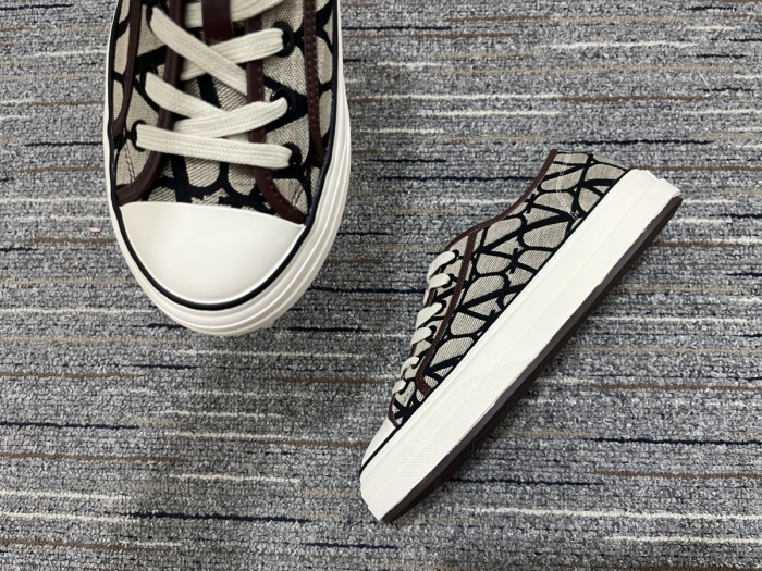 Men  𝑉*𝐴𝐿𝐸𝑁𝑇𝐼𝑁𝑂 Top Sneakers
