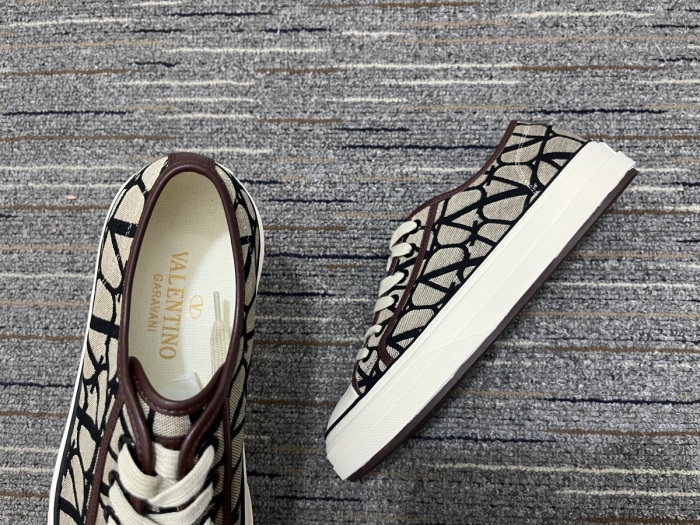 Men  𝑉*𝐴𝐿𝐸𝑁𝑇𝐼𝑁𝑂 Top Sneakers