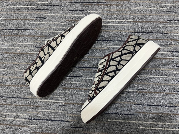 Men  𝑉*𝐴𝐿𝐸𝑁𝑇𝐼𝑁𝑂 Top Sneakers