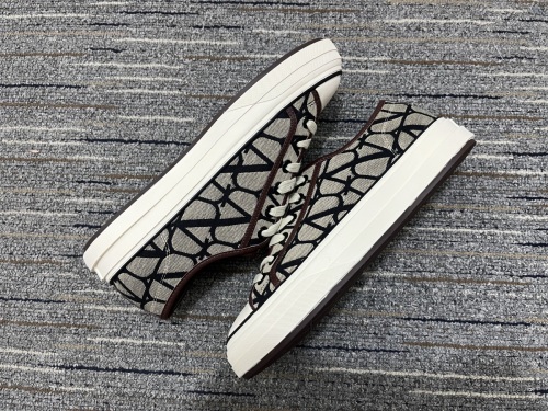 Men  𝑉*𝐴𝐿𝐸𝑁𝑇𝐼𝑁𝑂 Top Sneakers