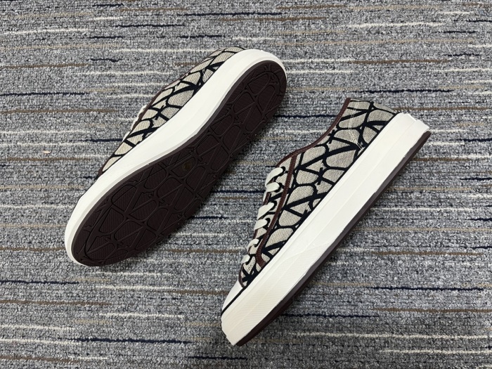 Men  𝑉*𝐴𝐿𝐸𝑁𝑇𝐼𝑁𝑂 Top Sneakers
