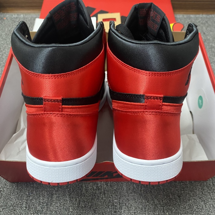 Air Jordan 1 High OG WMNS “Satin Bred” FD4810-061