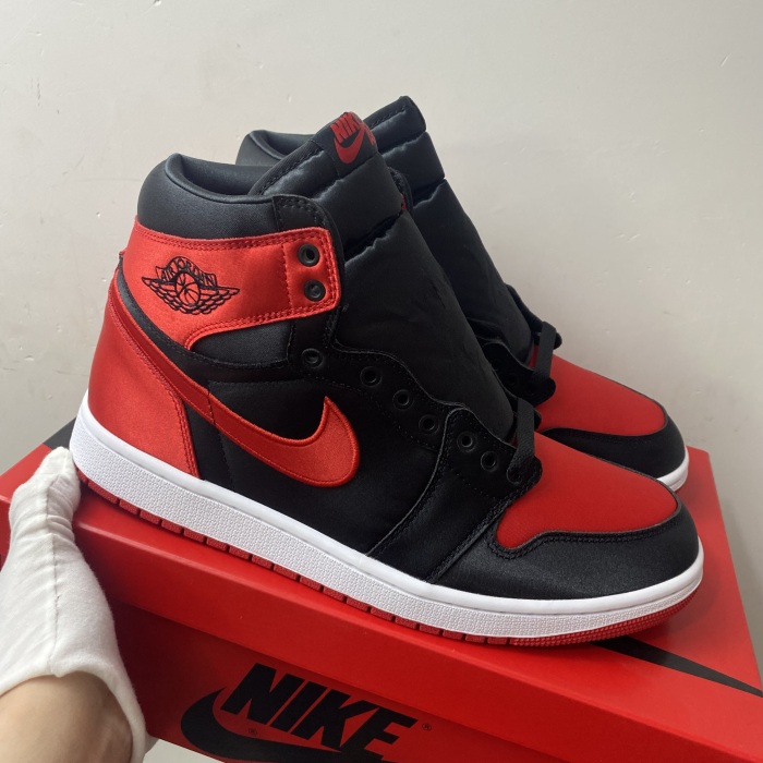 Air Jordan 1 High OG WMNS “Satin Bred” FD4810-061
