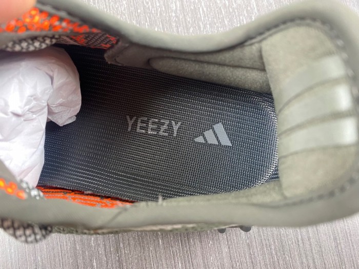 yeezy 350 v2  HQ7045