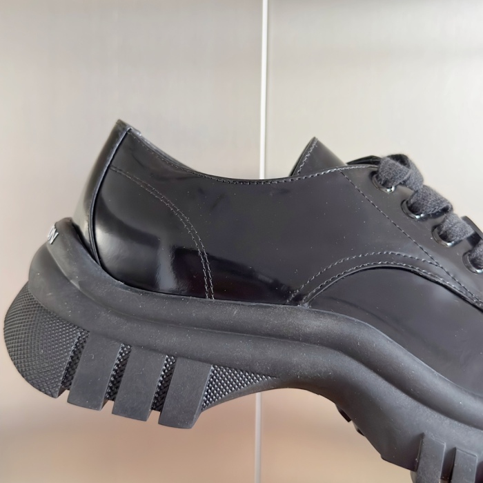 Women L*ouis  V*uitton Top Sneakers