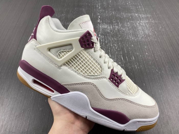 SB x Jordan 4 “Sapphire”  DR5415-102