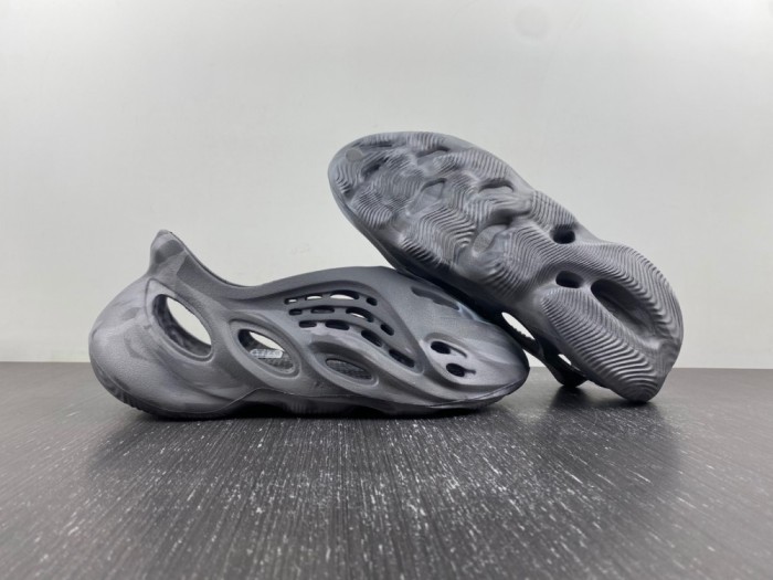 YEEZY  FOAM RUNNER MX  Granite    IE4931