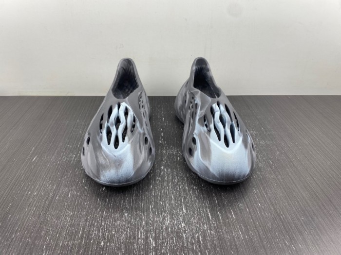 YEEZY  FOAM RUNNER MX  Granite    IE4931