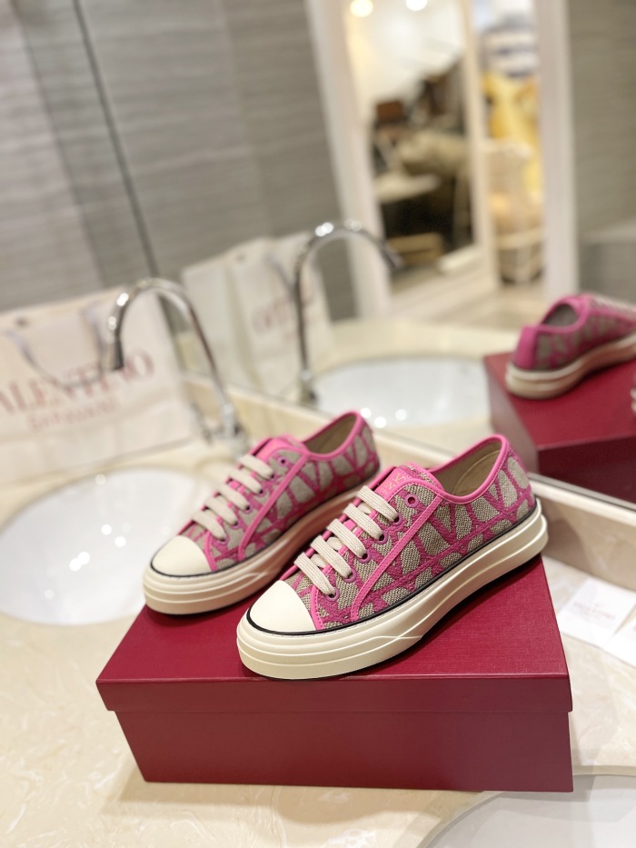 Men Women  𝑉*𝐴𝐿𝐸𝑁𝑇𝐼𝑁𝑂 Top Sneakers