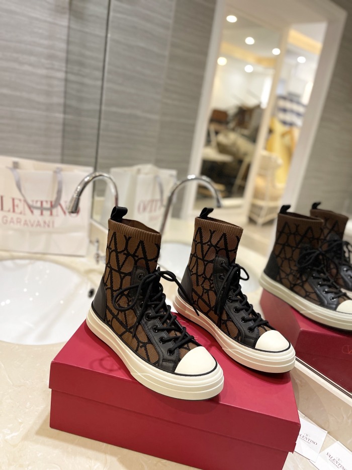 Women  𝑉*𝐴𝐿𝐸𝑁𝑇𝐼𝑁𝑂 Top Sneakers