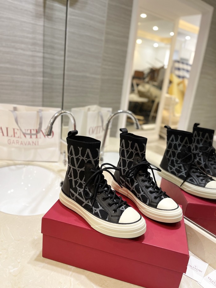 Women  𝑉*𝐴𝐿𝐸𝑁𝑇𝐼𝑁𝑂 Top Sneakers