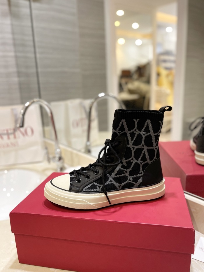 Women  𝑉*𝐴𝐿𝐸𝑁𝑇𝐼𝑁𝑂 Top Sneakers