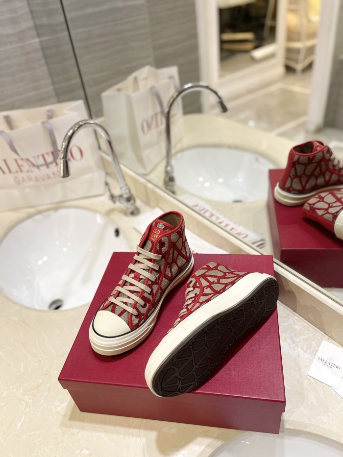 Men Women  𝑉*𝐴𝐿𝐸𝑁𝑇𝐼𝑁𝑂 Top Sneakers