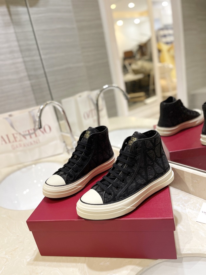 Men Women  𝑉*𝐴𝐿𝐸𝑁𝑇𝐼𝑁𝑂 Top Sneakers