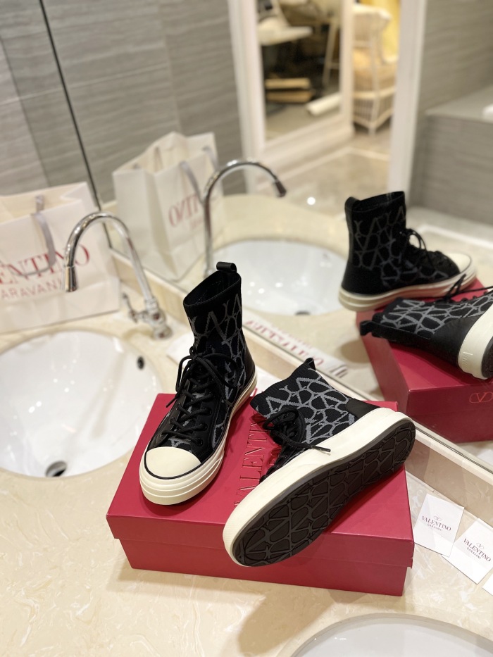 Women  𝑉*𝐴𝐿𝐸𝑁𝑇𝐼𝑁𝑂 Top Sneakers