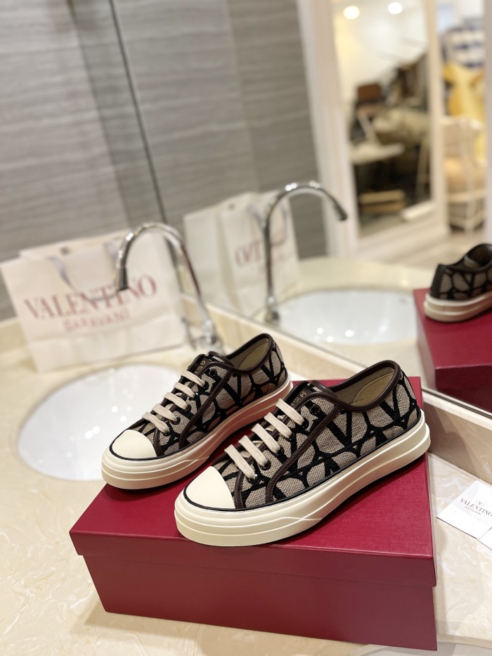Men Women  𝑉*𝐴𝐿𝐸𝑁𝑇𝐼𝑁𝑂 Top Sneakers