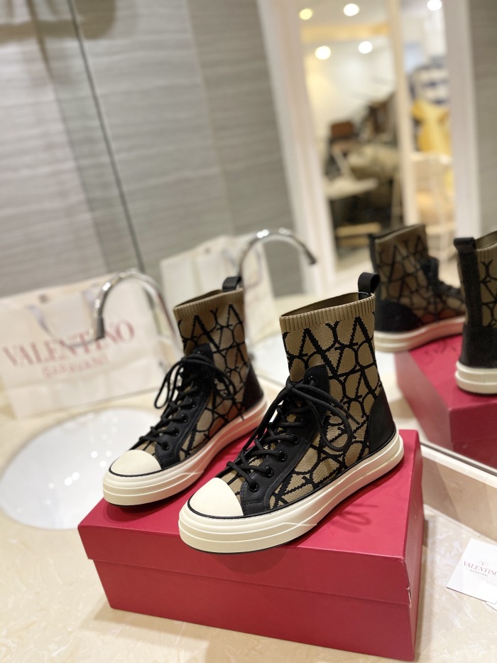 Women  𝑉*𝐴𝐿𝐸𝑁𝑇𝐼𝑁𝑂 Top Sneakers