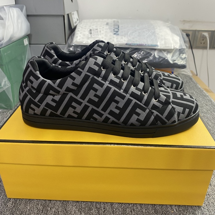 Men  F*endi Top Quality Sneaker  2.5CM
