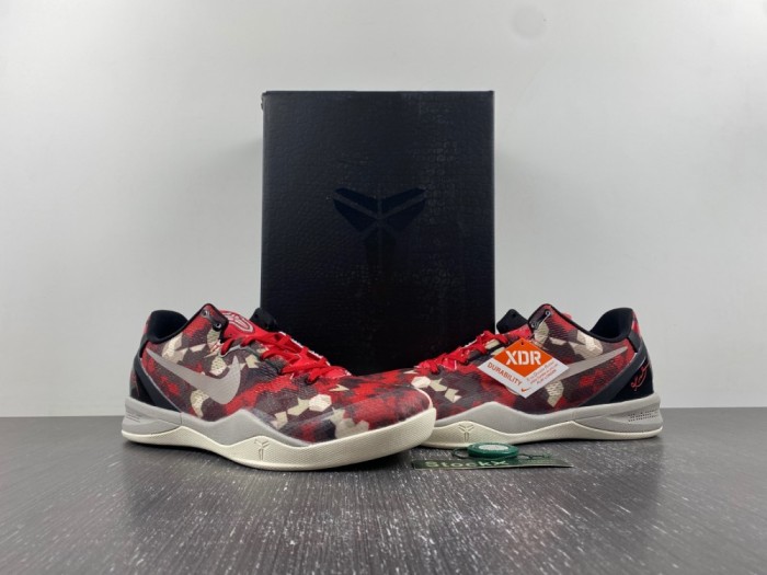 N*IKE  K*obe 8 System  Milk Snake   555035-601