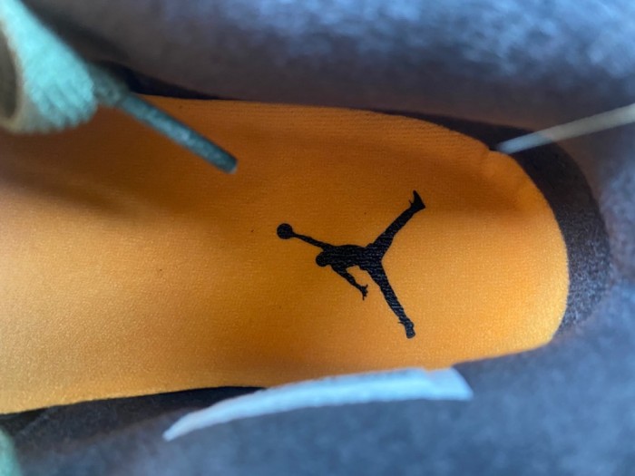 AIR JORDAN 4 RETRO